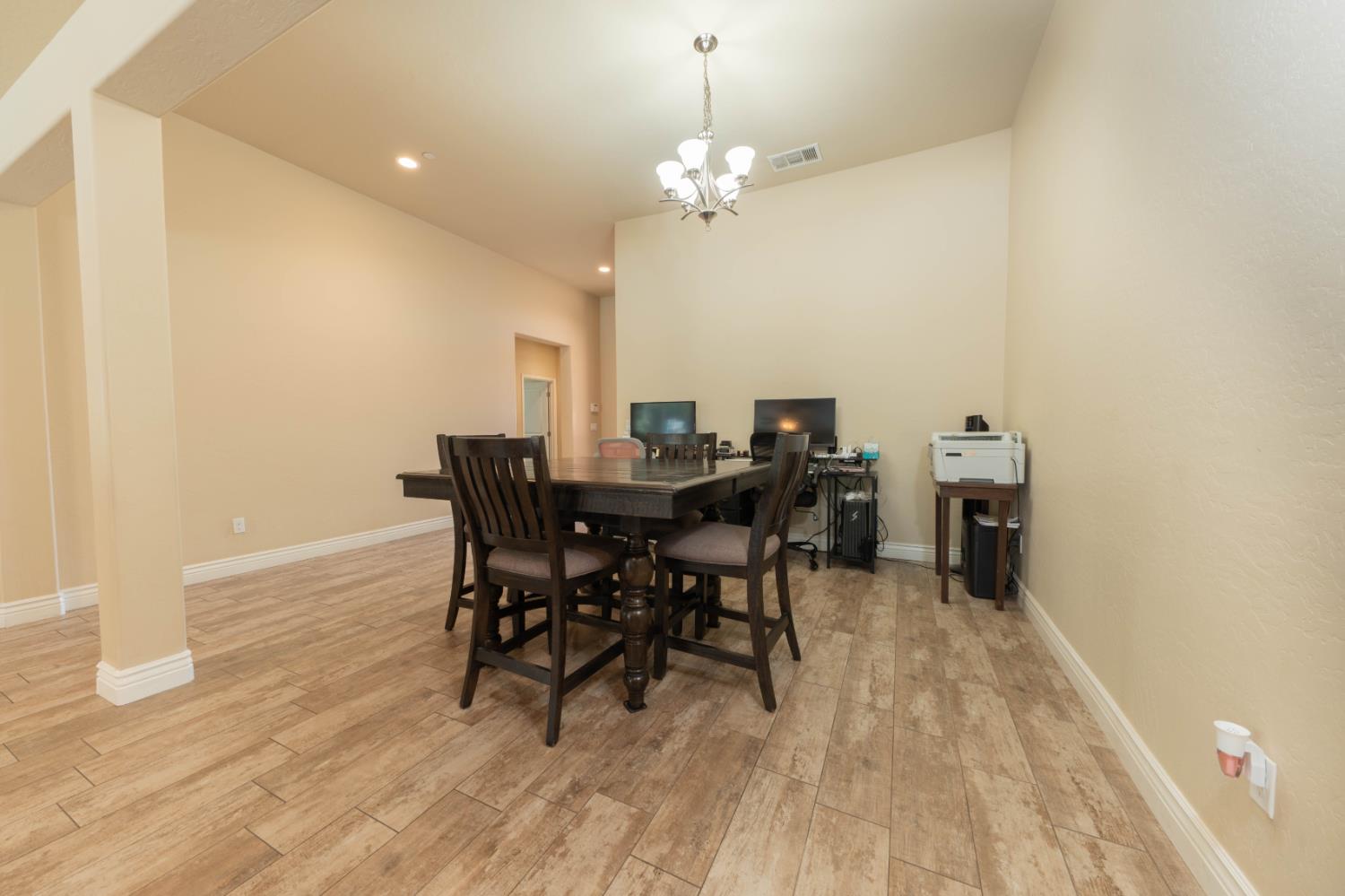 3240 W Lark Ave, Visalia, CA 93291