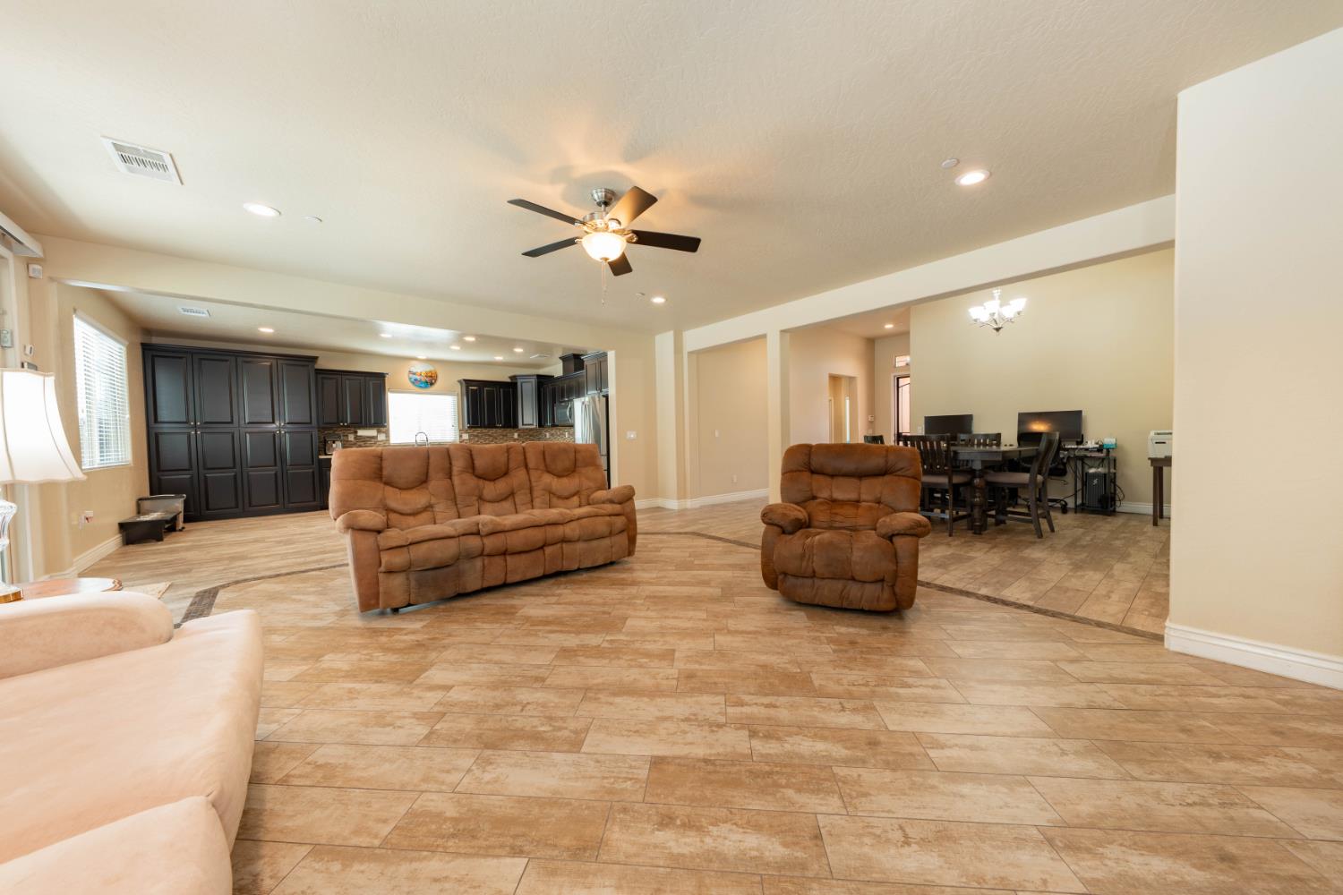 3240 W Lark Ave, Visalia, CA 93291