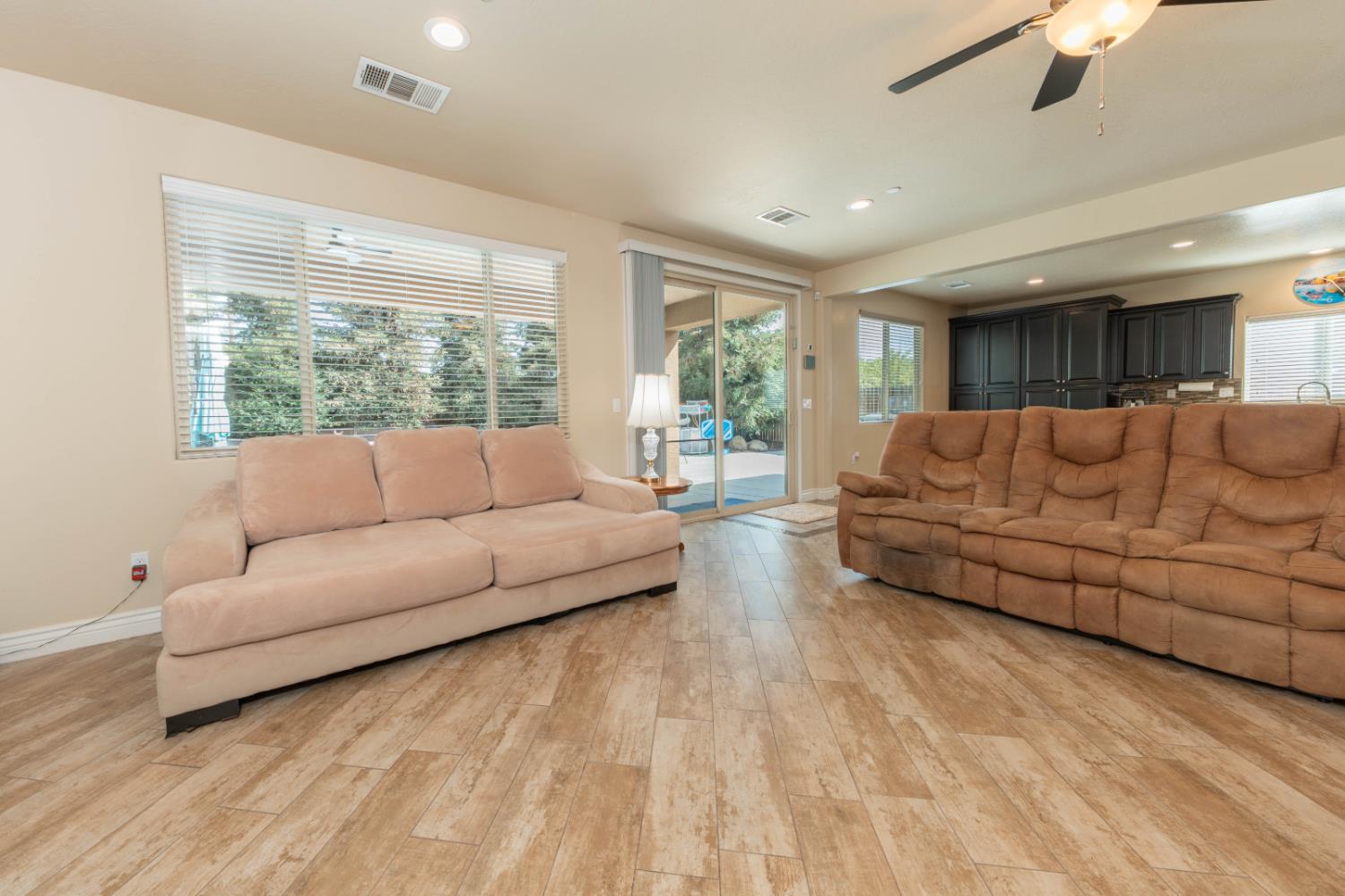 3240 W Lark Ave, Visalia, CA 93291