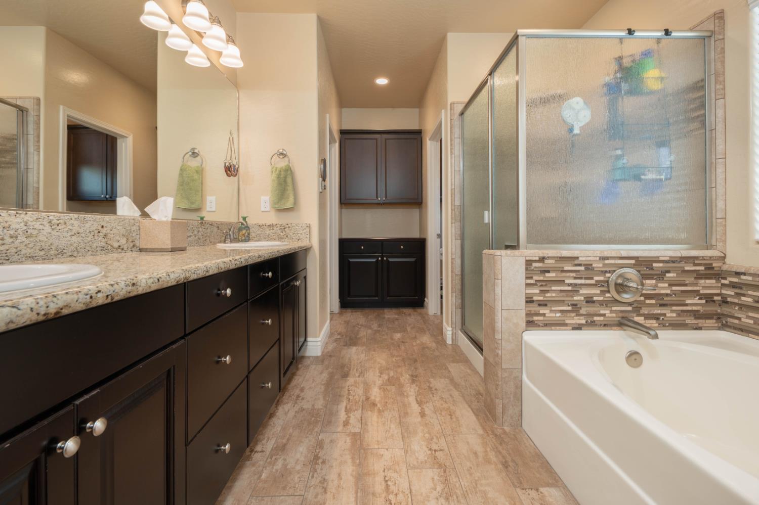 3240 W Lark Ave, Visalia, CA 93291