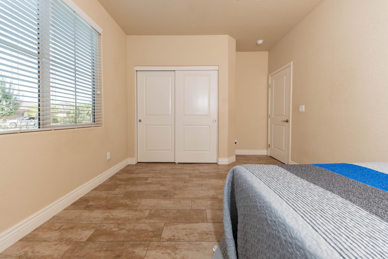 3240 W Lark Ave, Visalia, CA 93291