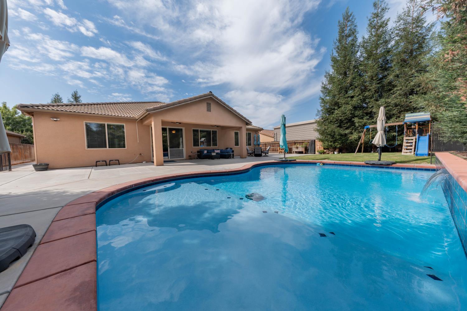 3240 W Lark Ave, Visalia, CA 93291