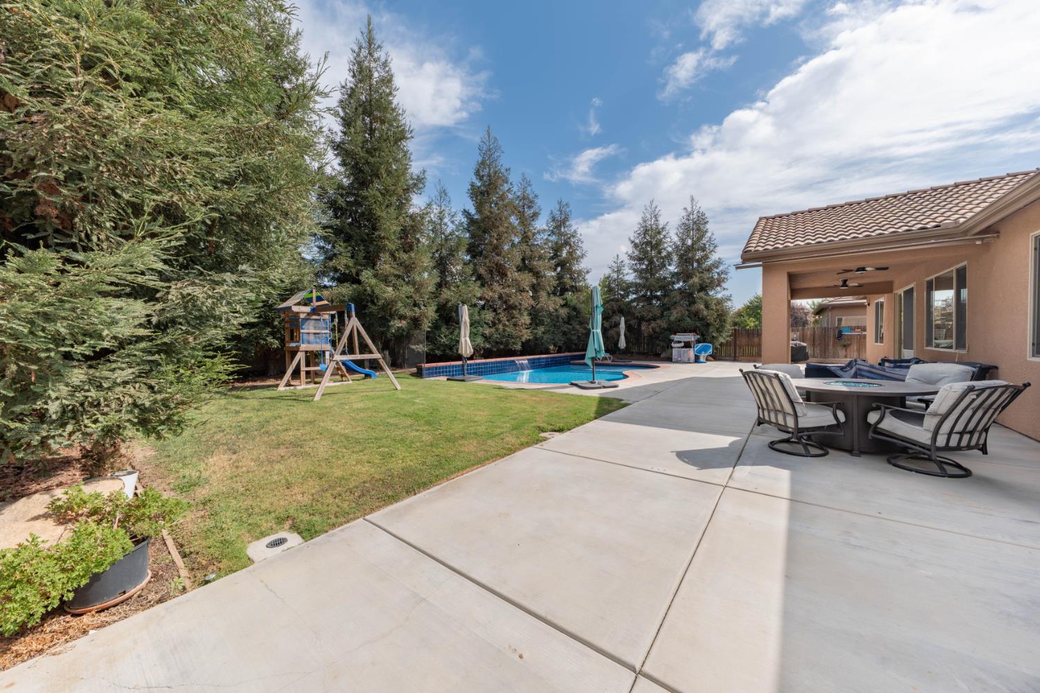 3240 W Lark Ave, Visalia, CA 93291