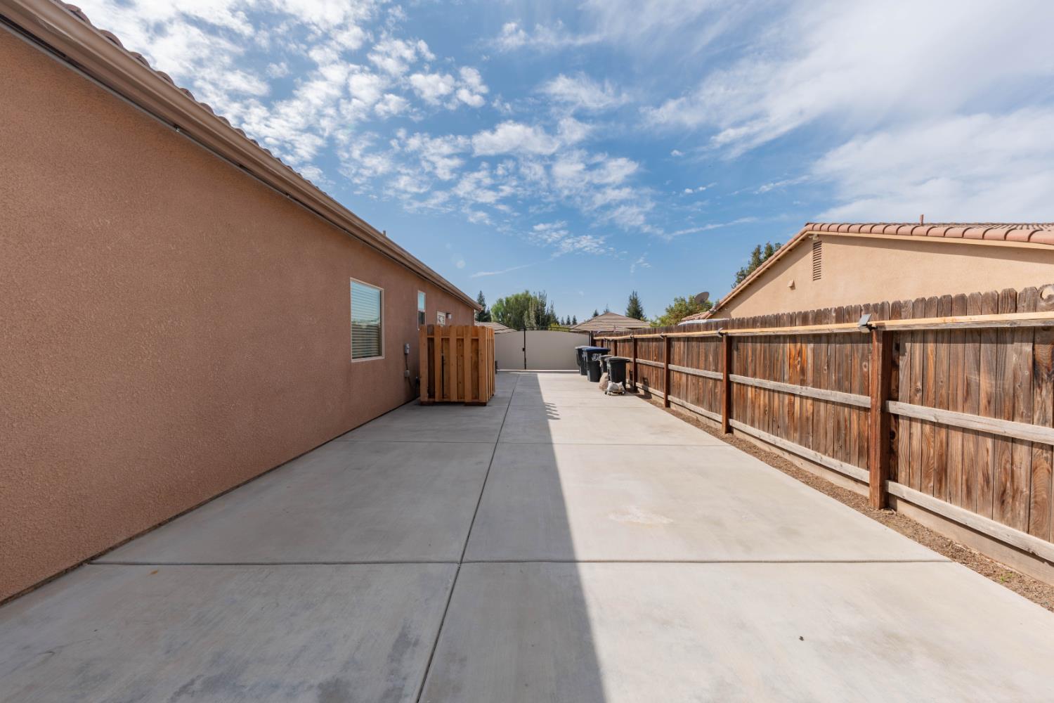 3240 W Lark Ave, Visalia, CA 93291