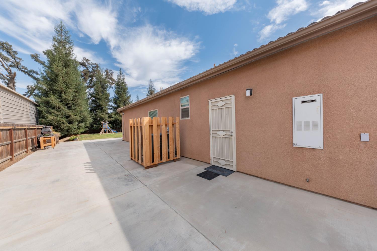 3240 W Lark Ave, Visalia, CA 93291