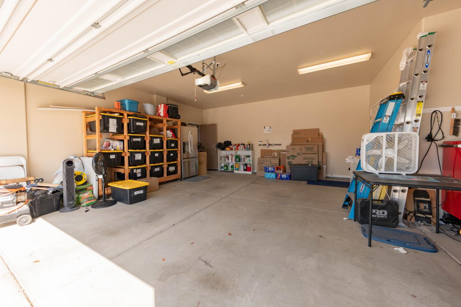 3240 W Lark Ave, Visalia, CA 93291