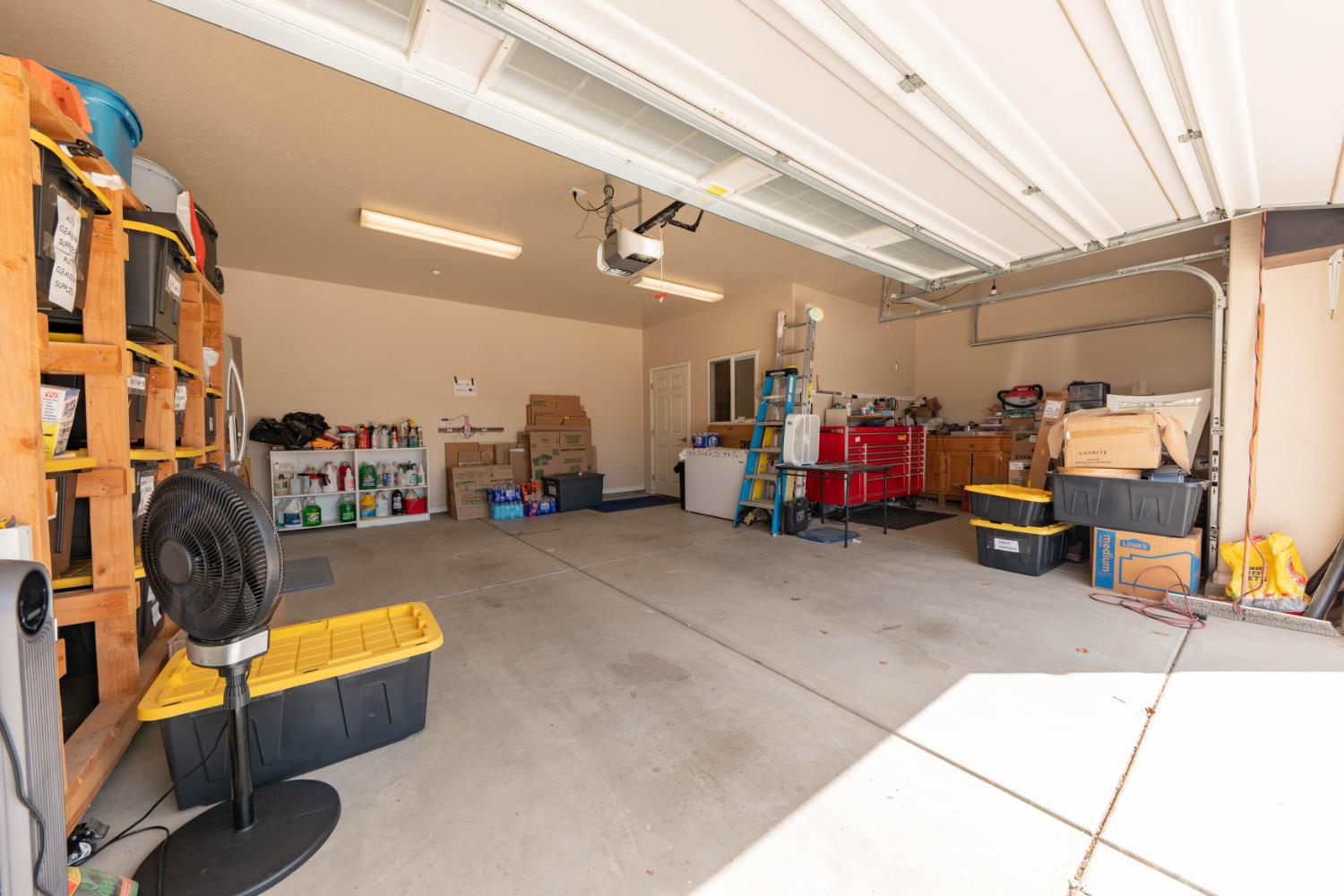 3240 W Lark Ave, Visalia, CA 93291