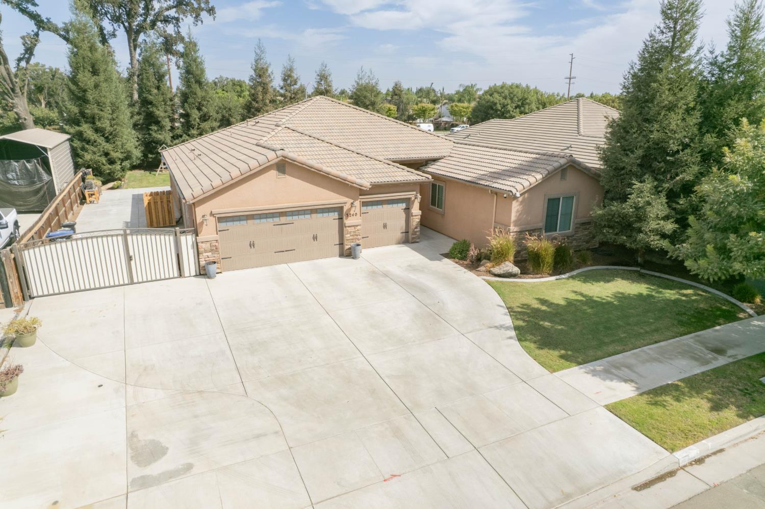 3240 W Lark Ave, Visalia, CA 93291