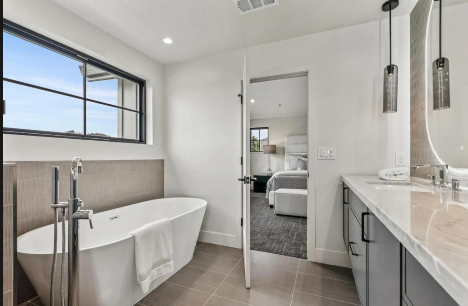 587 Creekside Ct, Half Moon Bay, CA 94019