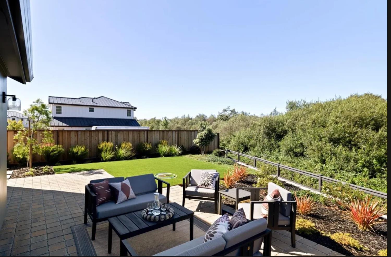 587 Creekside Ct, Half Moon Bay, CA 94019