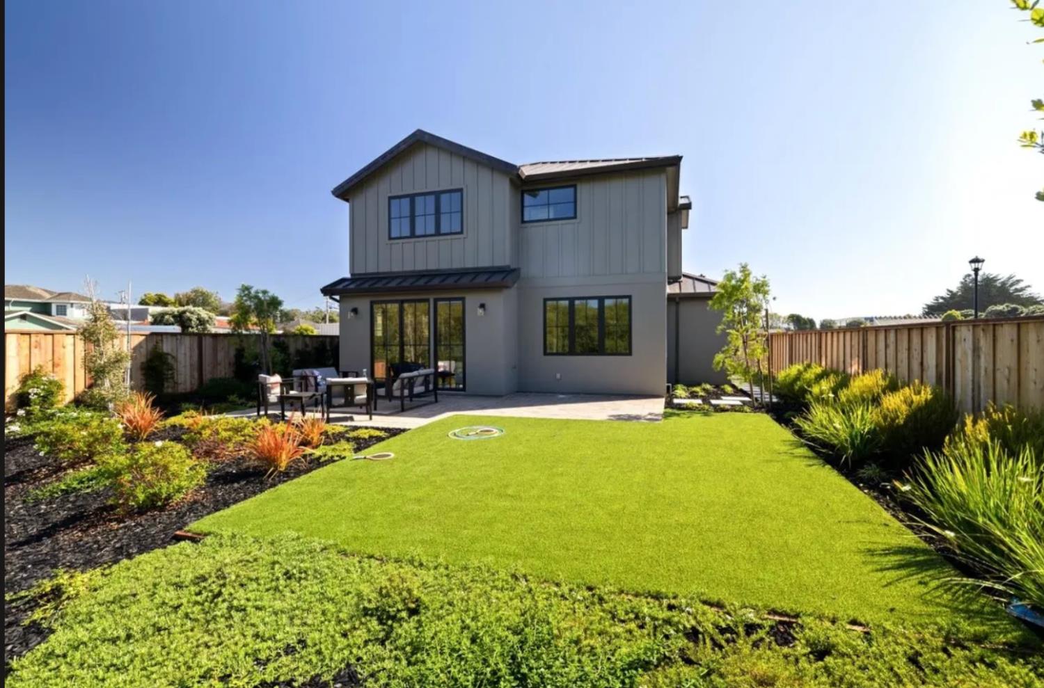587 Creekside Ct, Half Moon Bay, CA 94019