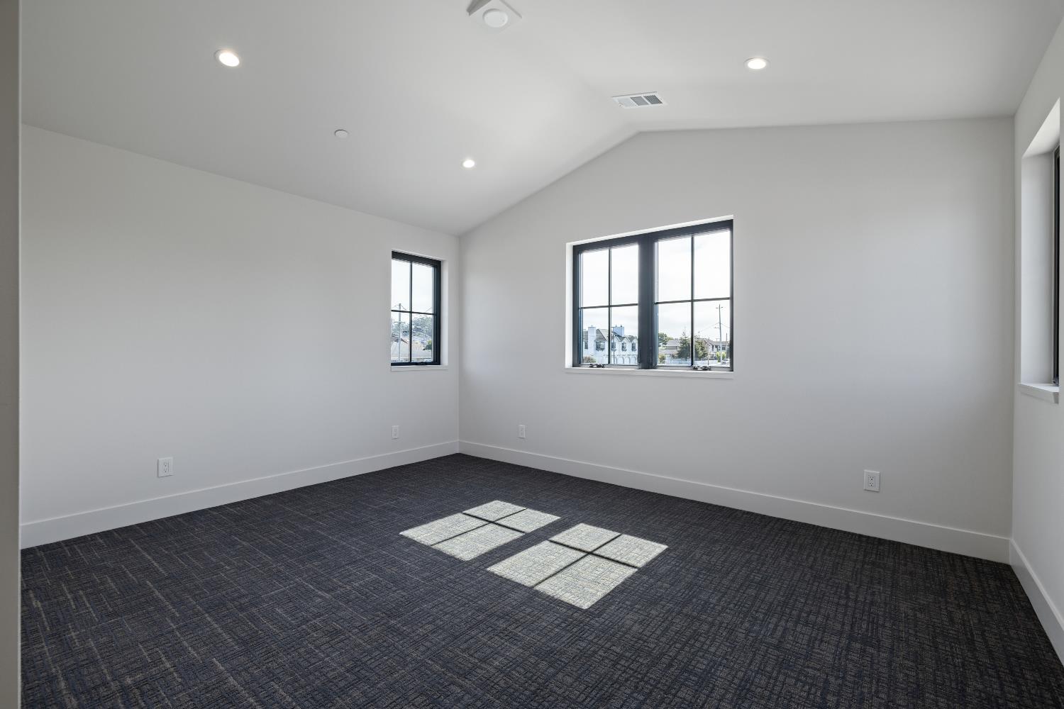 587 Creekside Ct, Half Moon Bay, CA 94019