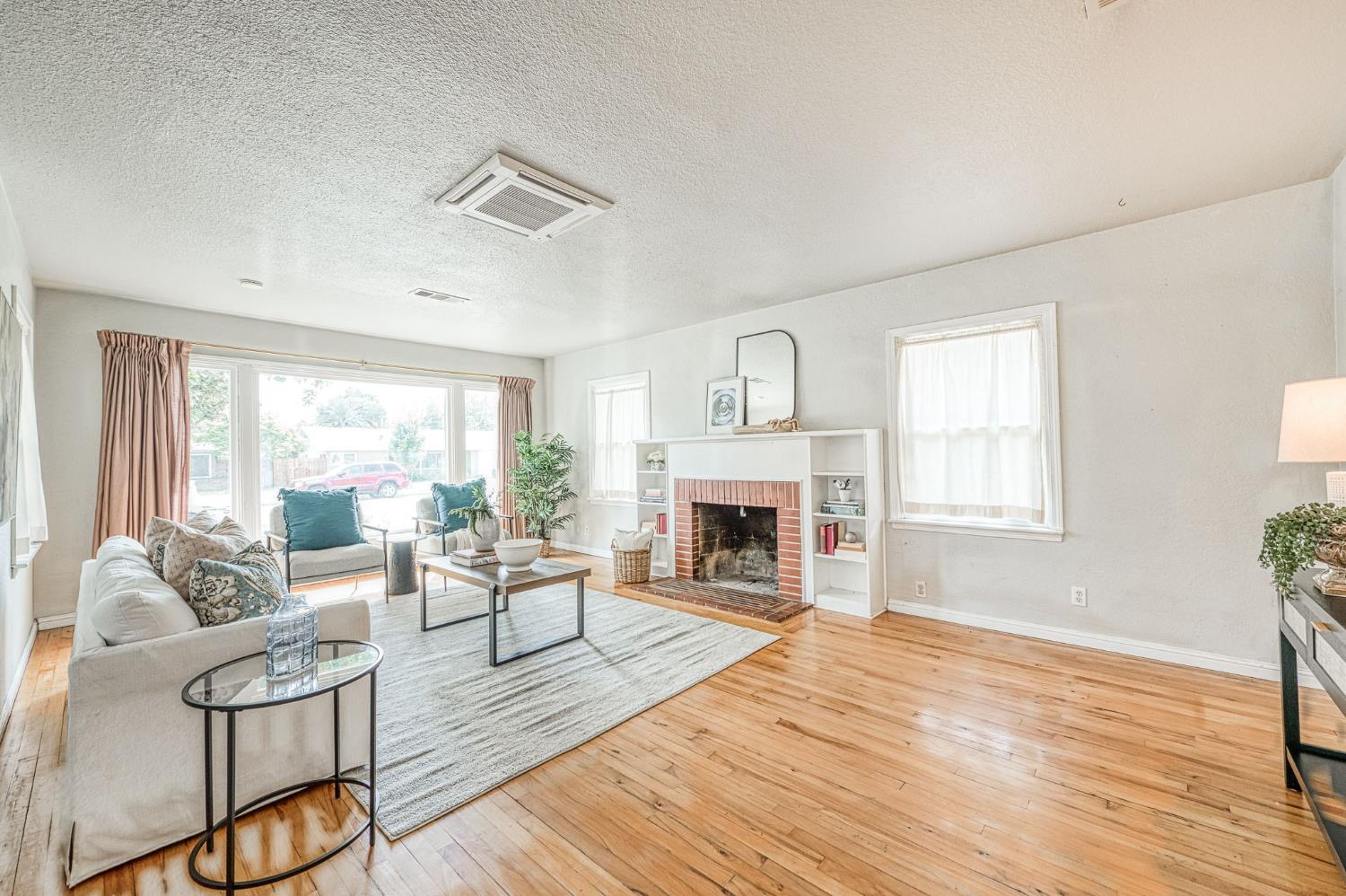622 W Harvard Ave, Fresno, CA 93705