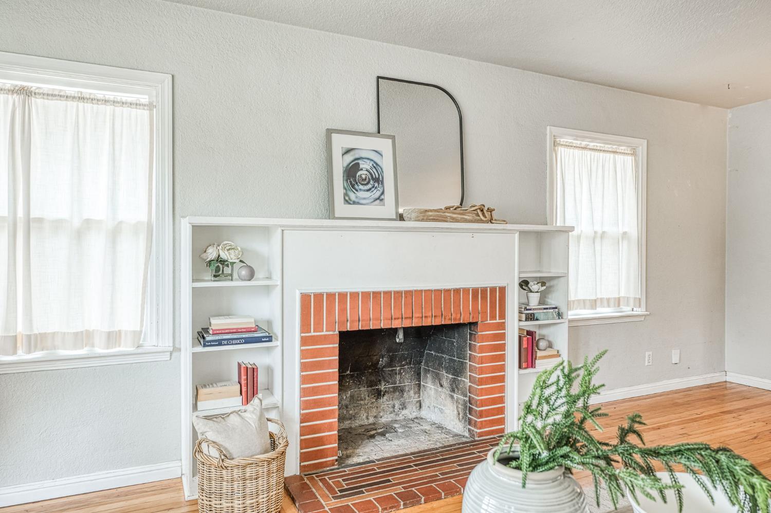 622 W Harvard Ave, Fresno, CA 93705