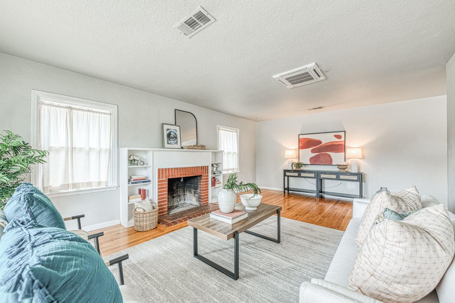 622 W Harvard Ave, Fresno, CA 93705