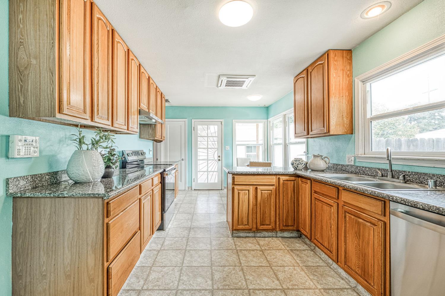 622 W Harvard Ave, Fresno, CA 93705