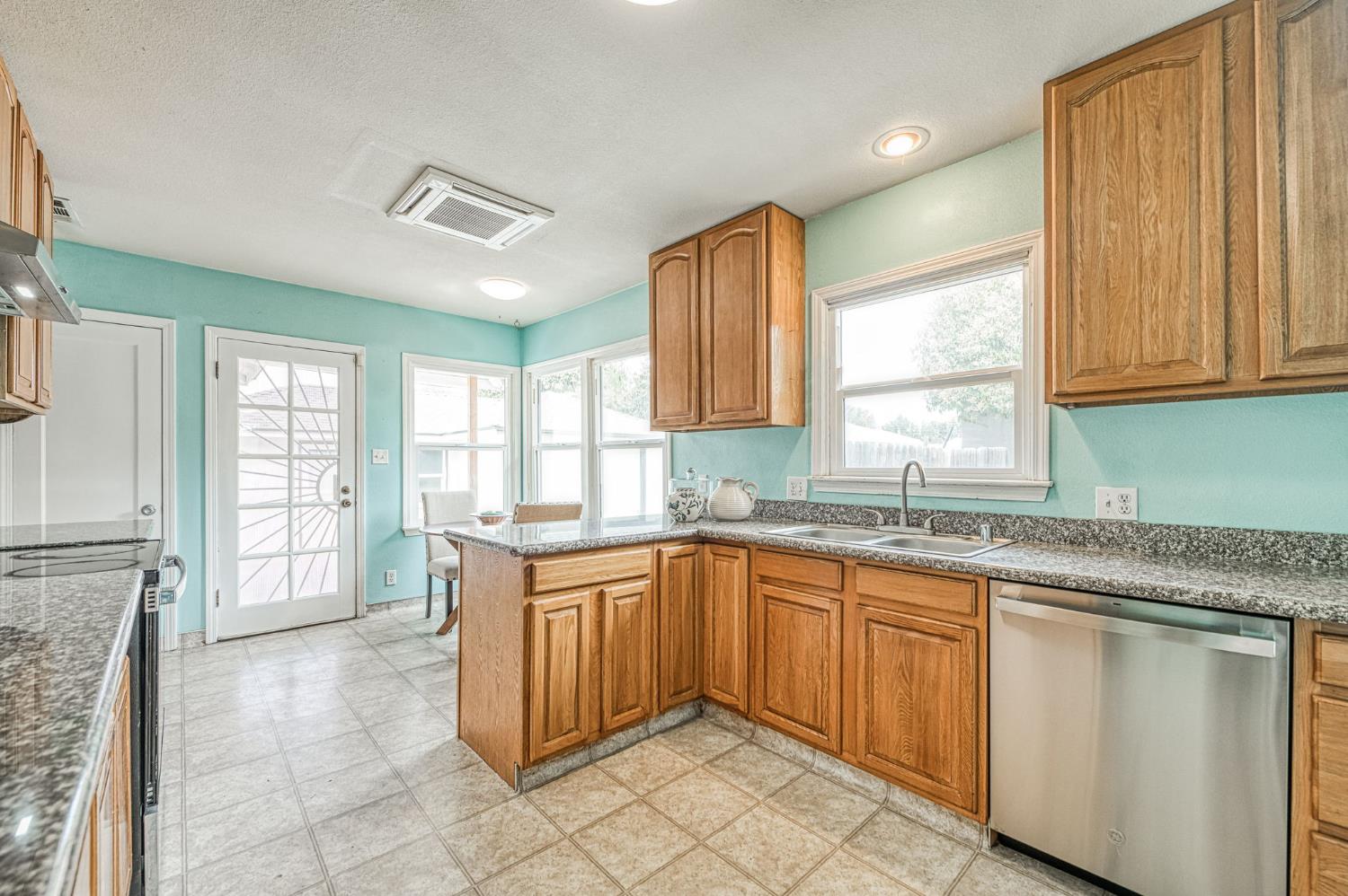 622 W Harvard Ave, Fresno, CA 93705