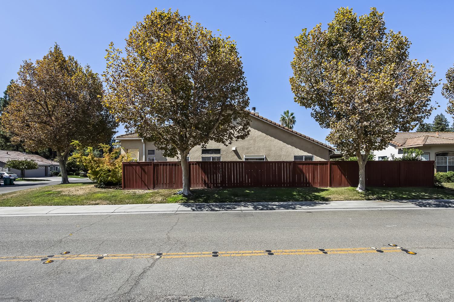 9904 River Oaks Dr, Stockton, CA 95209