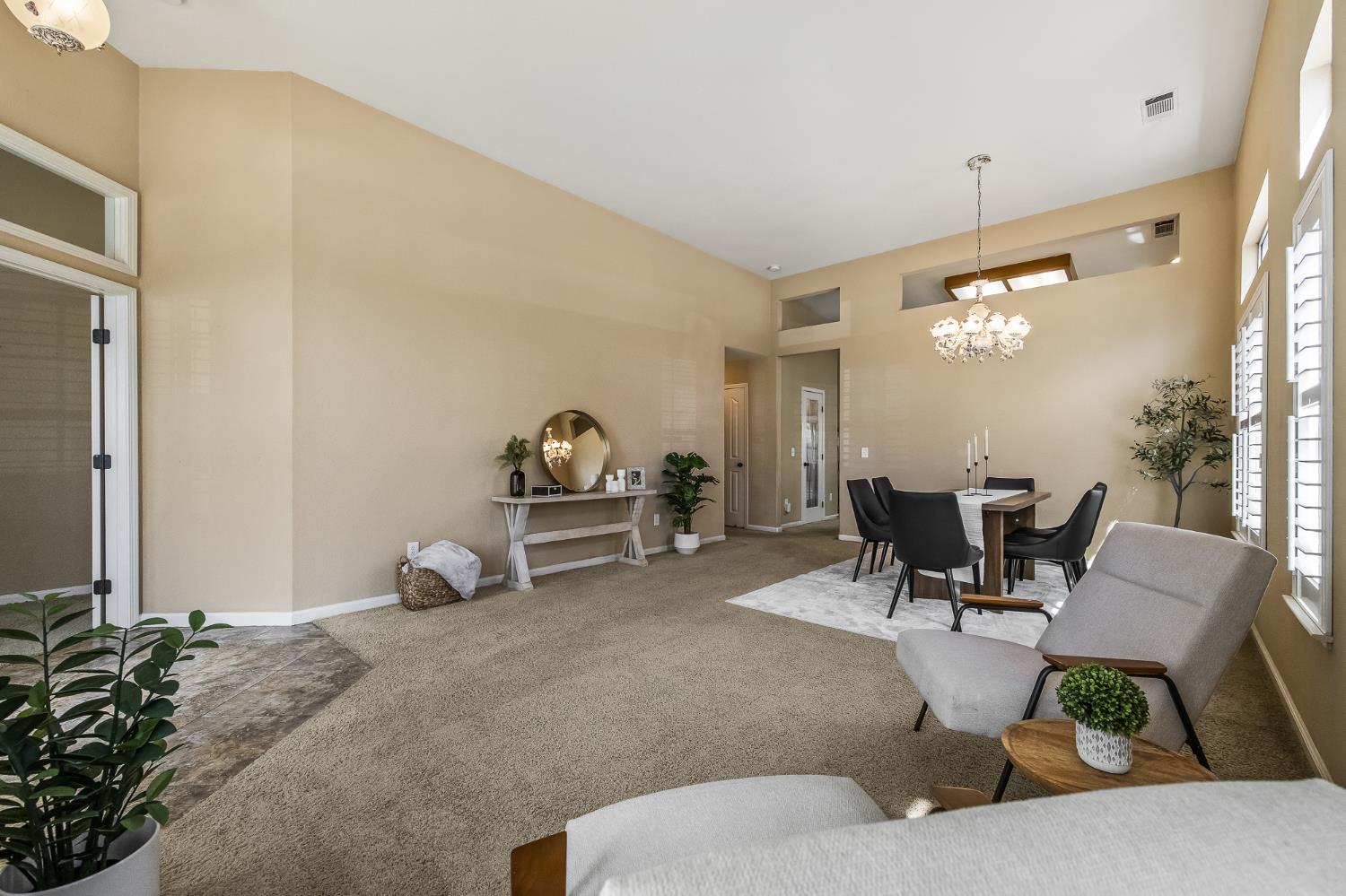 9904 River Oaks Dr, Stockton, CA 95209