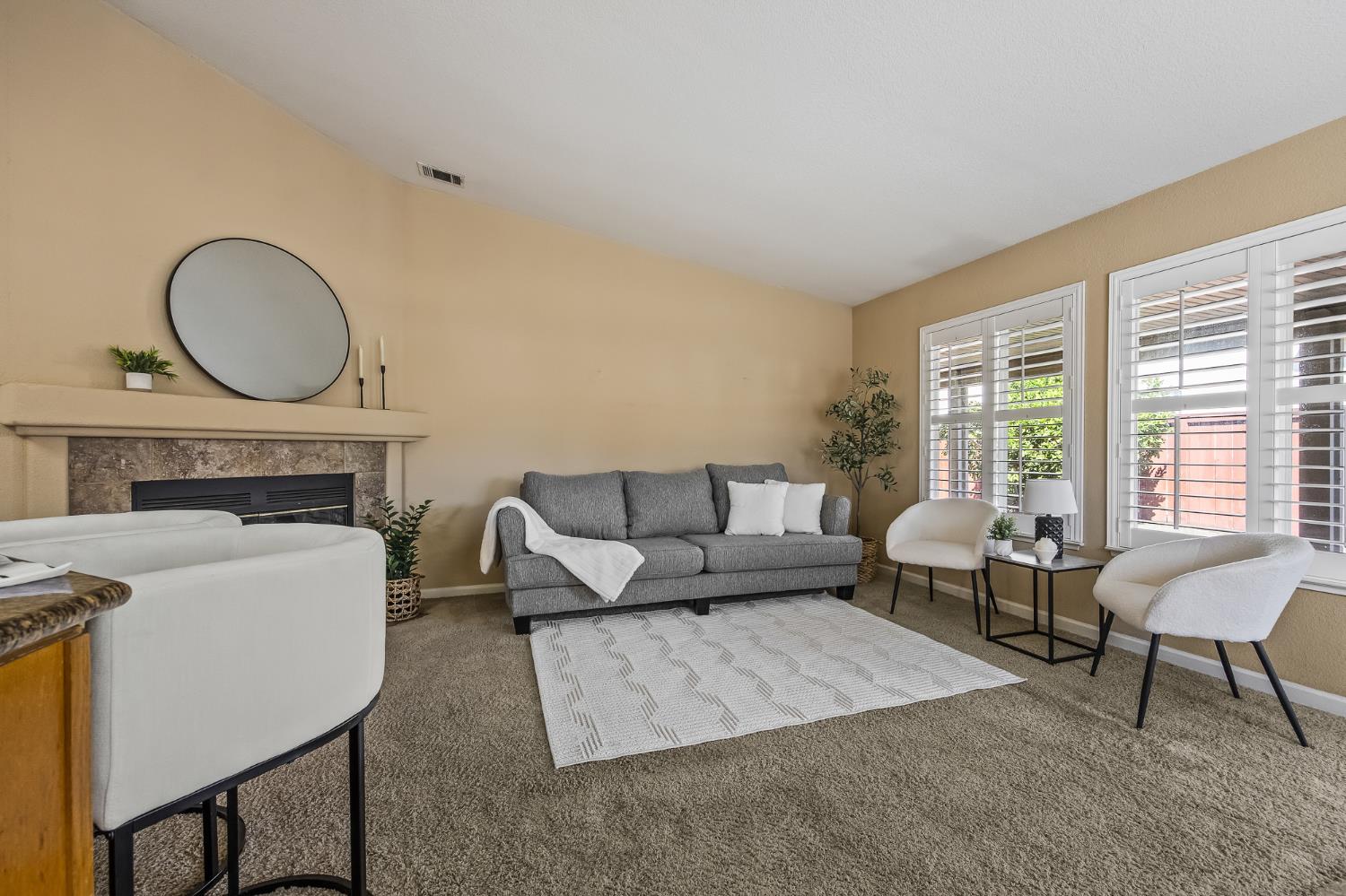 9904 River Oaks Dr, Stockton, CA 95209