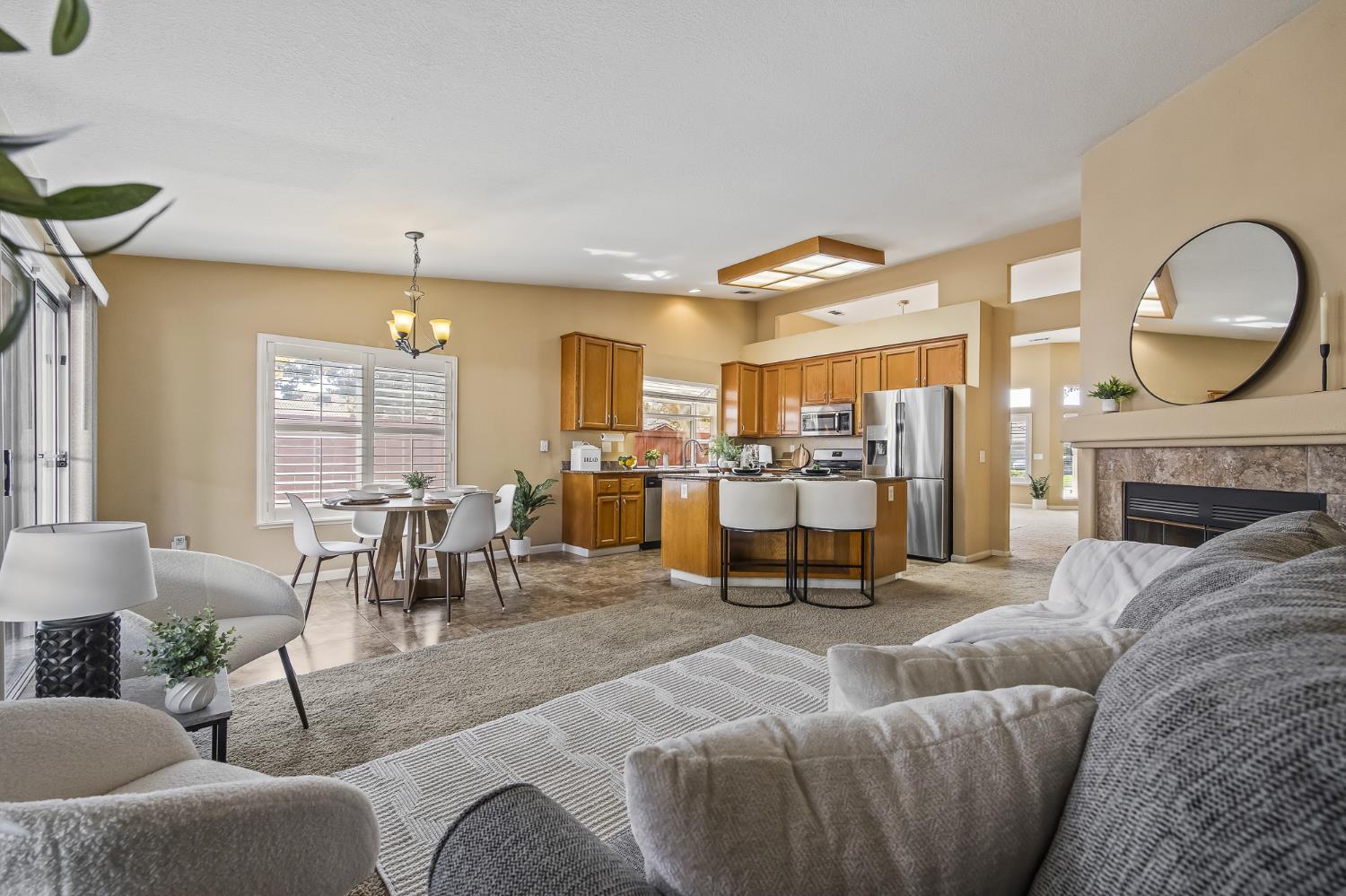 9904 River Oaks Dr, Stockton, CA 95209