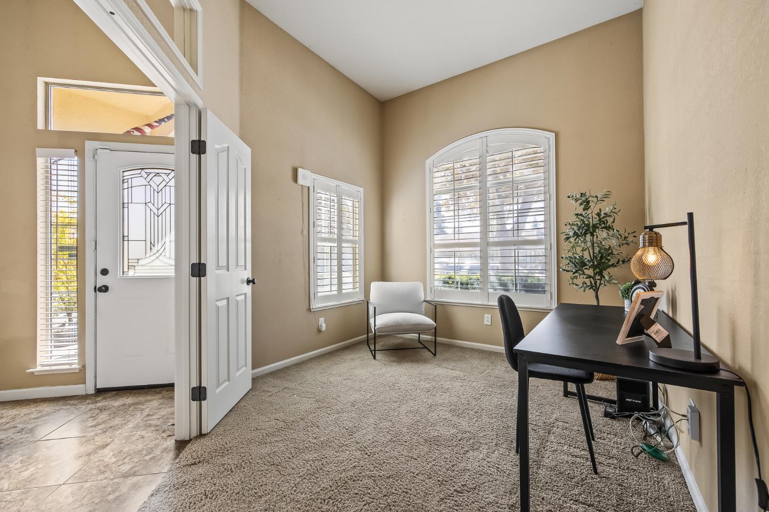 9904 River Oaks Dr, Stockton, CA 95209