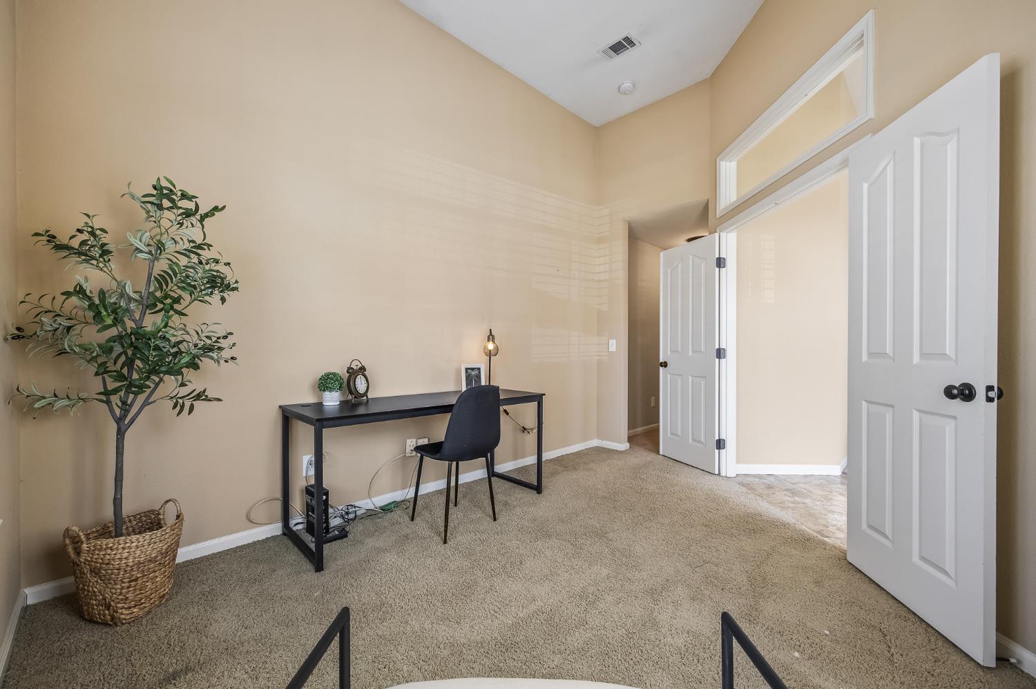 9904 River Oaks Dr, Stockton, CA 95209