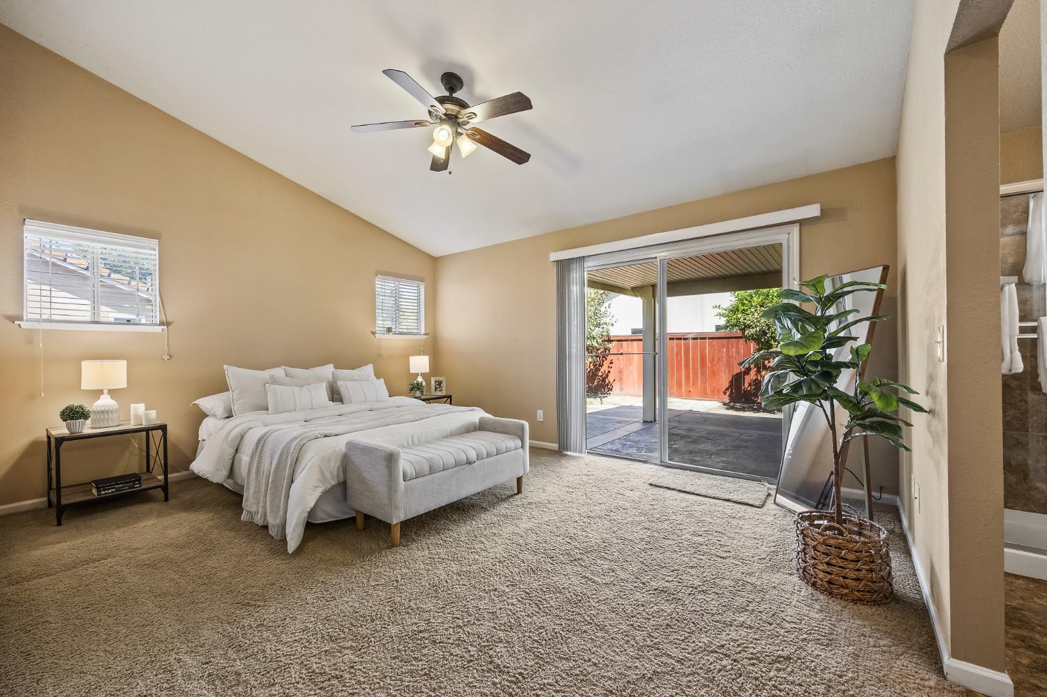 9904 River Oaks Dr, Stockton, CA 95209