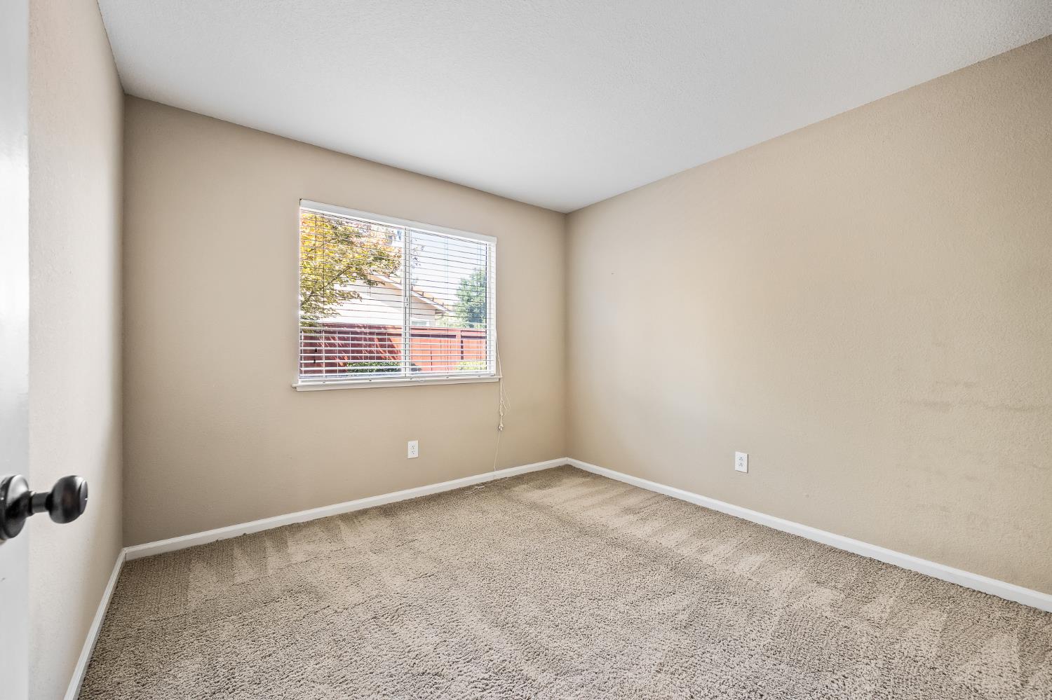 9904 River Oaks Dr, Stockton, CA 95209