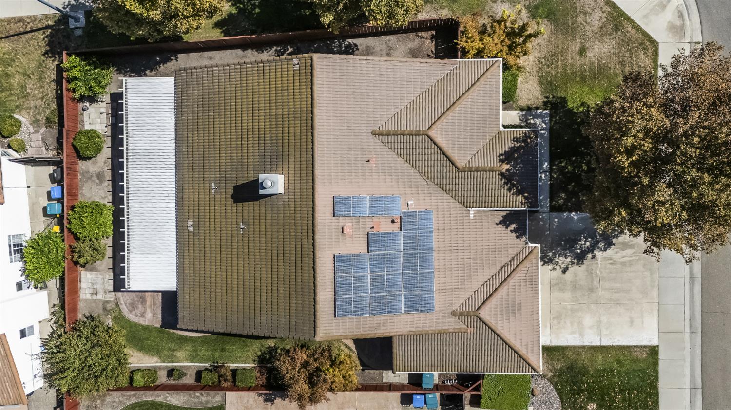 9904 River Oaks Dr, Stockton, CA 95209