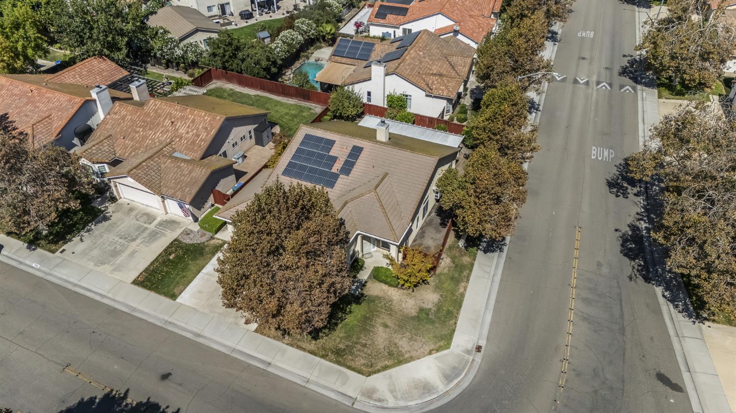 9904 River Oaks Dr, Stockton, CA 95209