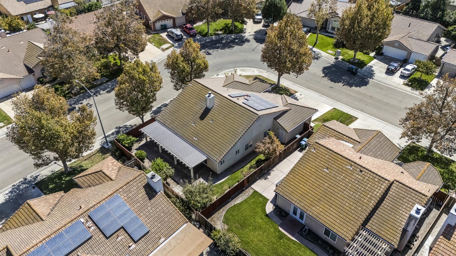 9904 River Oaks Dr, Stockton, CA 95209
