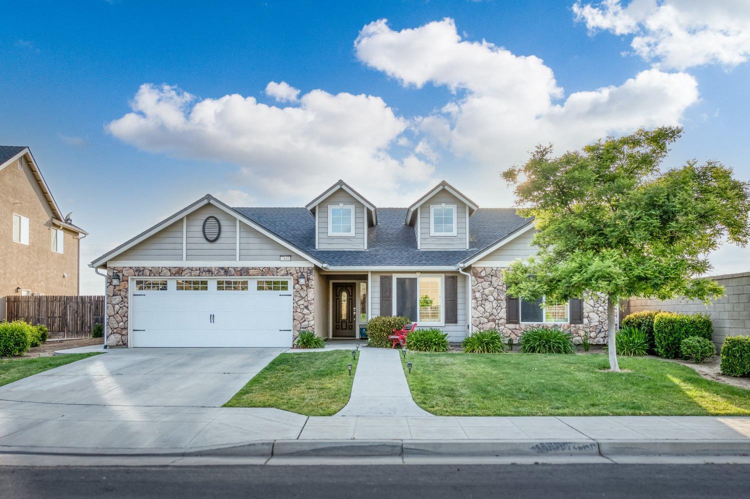 7441 N La Paz, Fresno, CA 93722