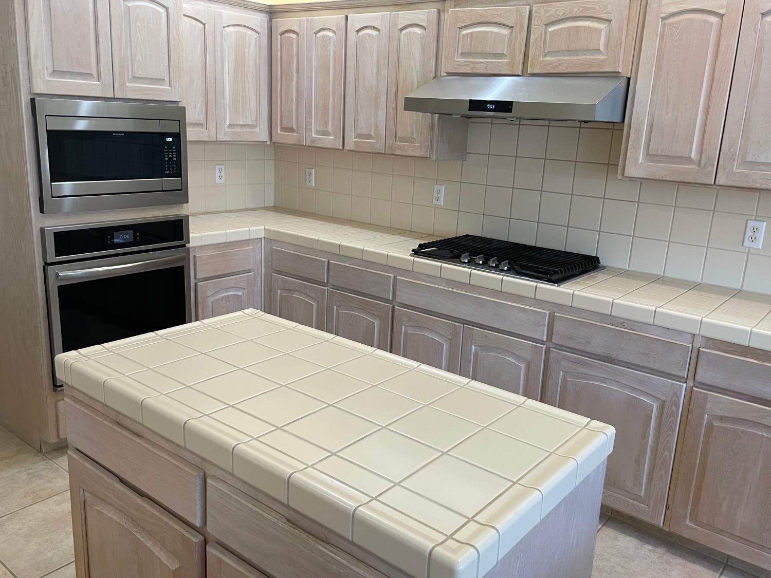 2626 E Solar Ave, Fresno, CA 93720