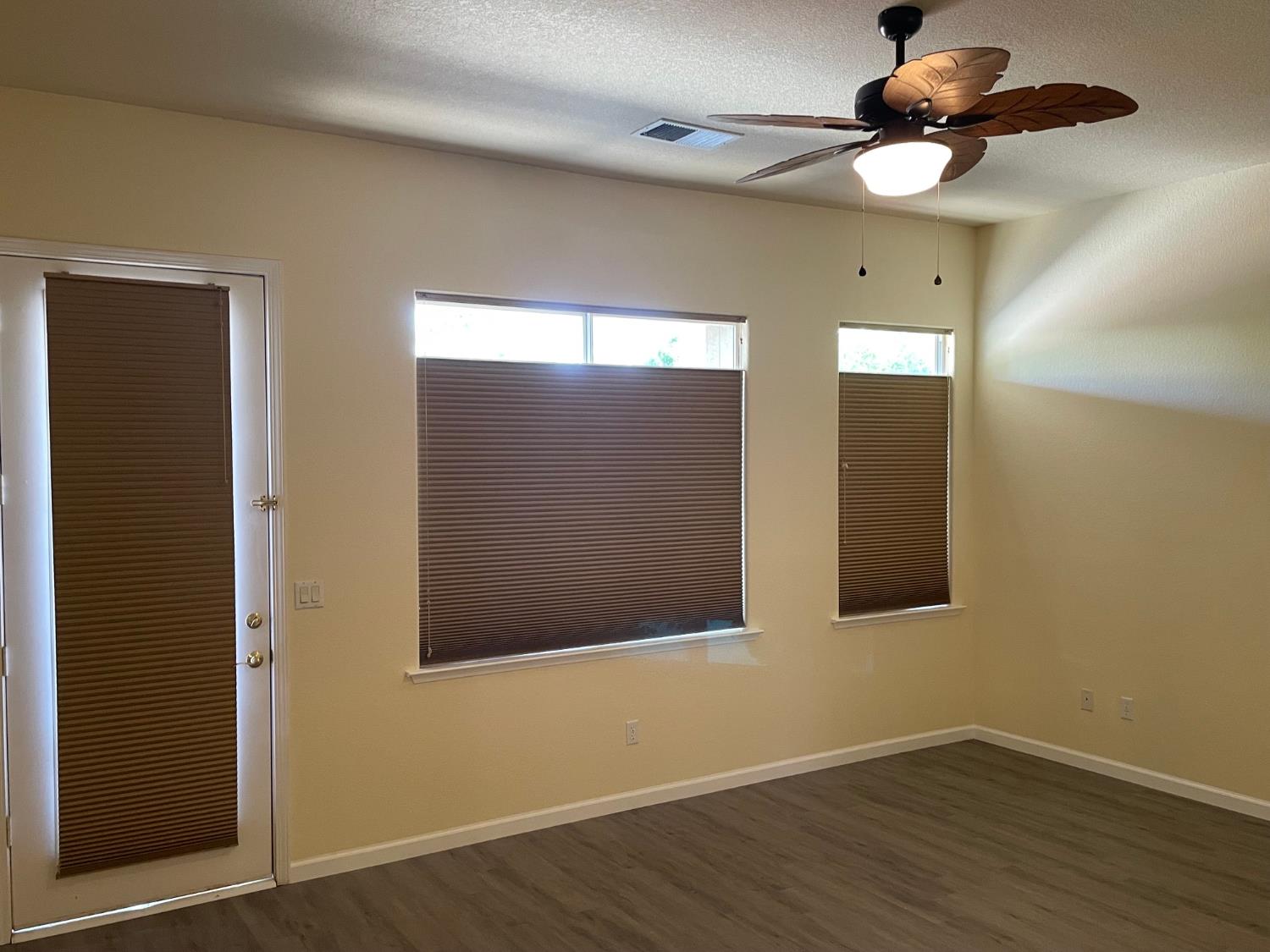 2626 E Solar Ave, Fresno, CA 93720