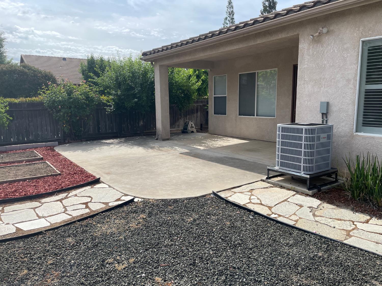 2626 E Solar Ave, Fresno, CA 93720