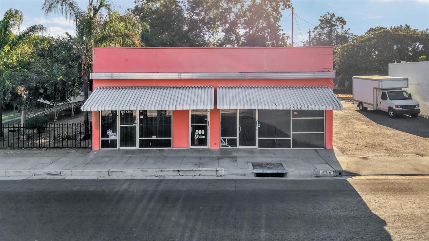 898 N Fulton St, Fresno, CA 93728