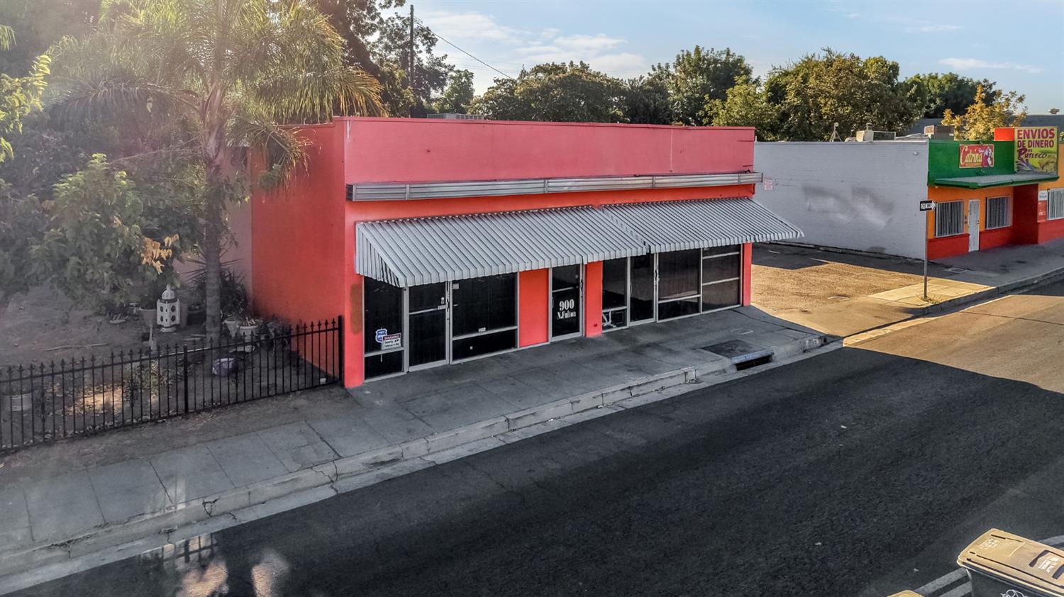 898 N Fulton St, Fresno, CA 93728