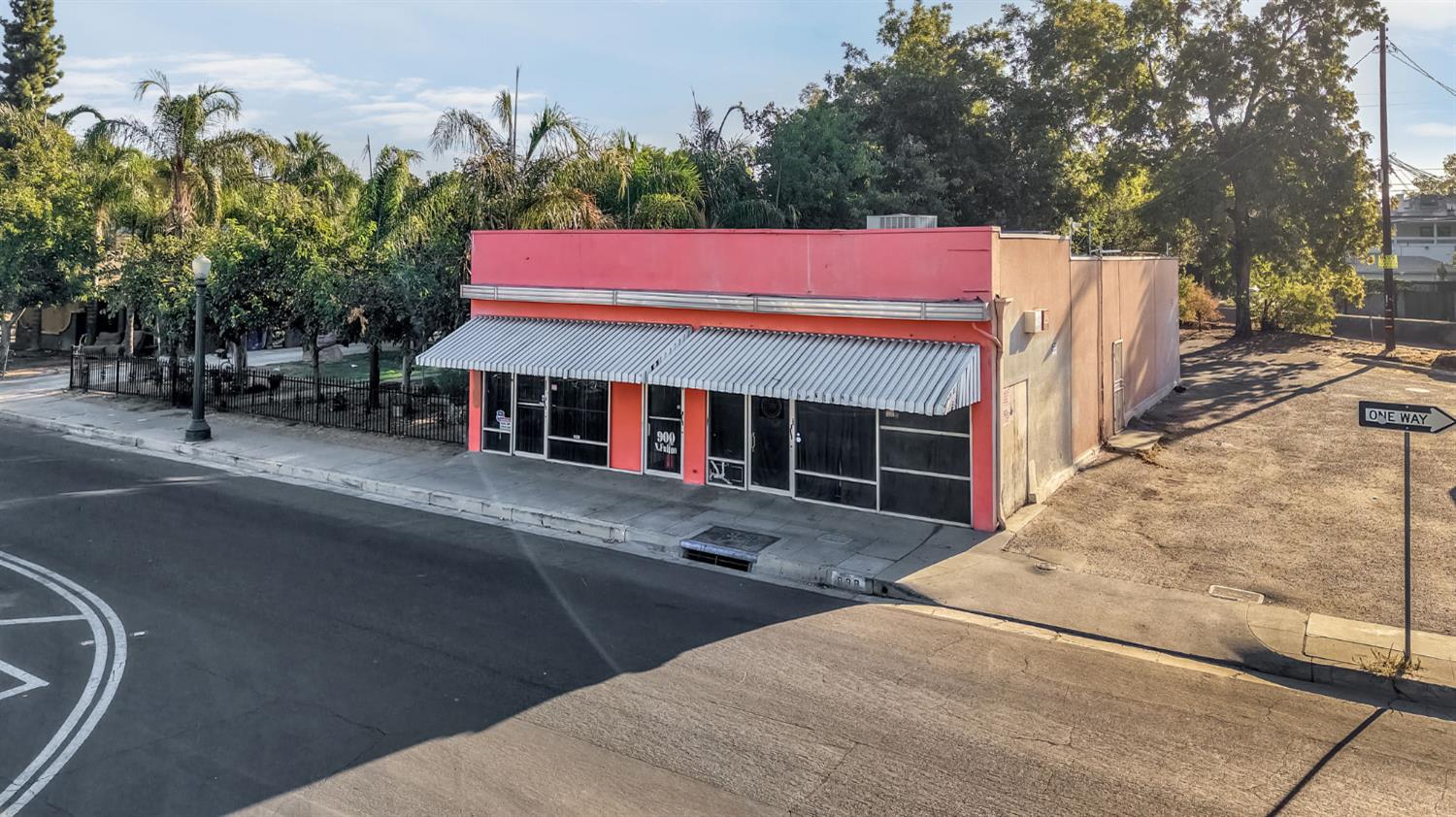 898 N Fulton St, Fresno, CA 93728