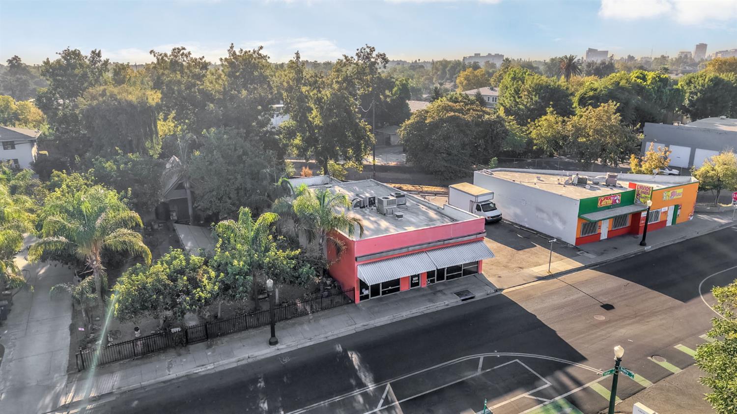 898 N Fulton St, Fresno, CA 93728
