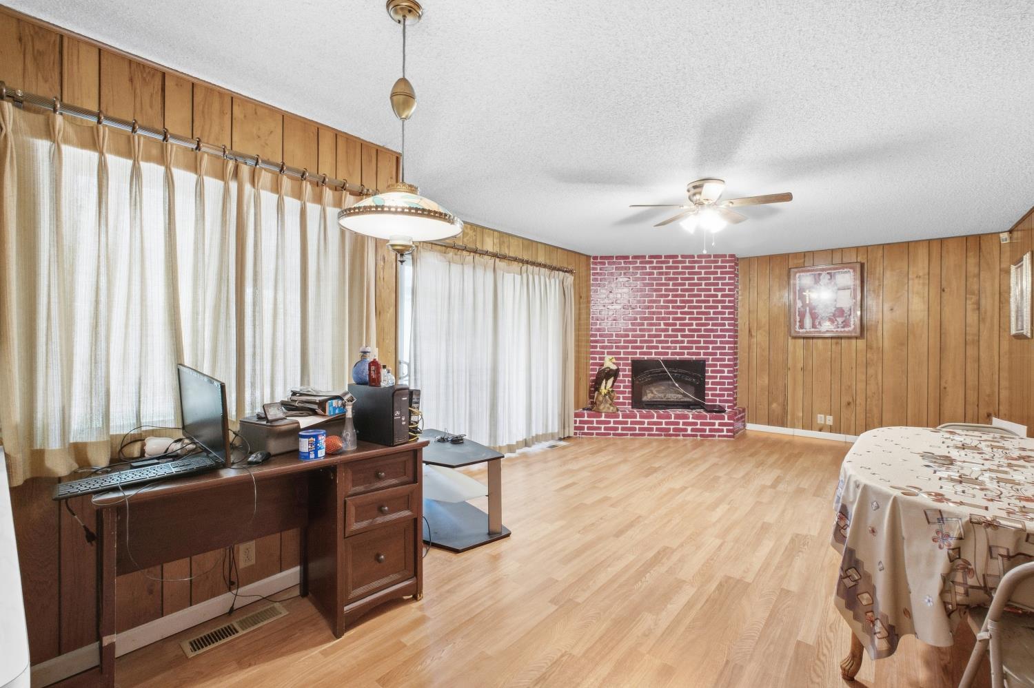 2513 Almond Ave, Sanger, CA 93657