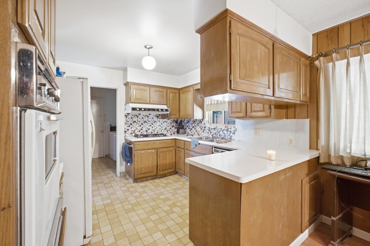 2513 Almond Ave, Sanger, CA 93657