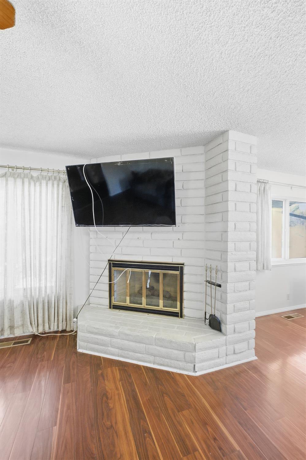 2513 Almond Ave, Sanger, CA 93657