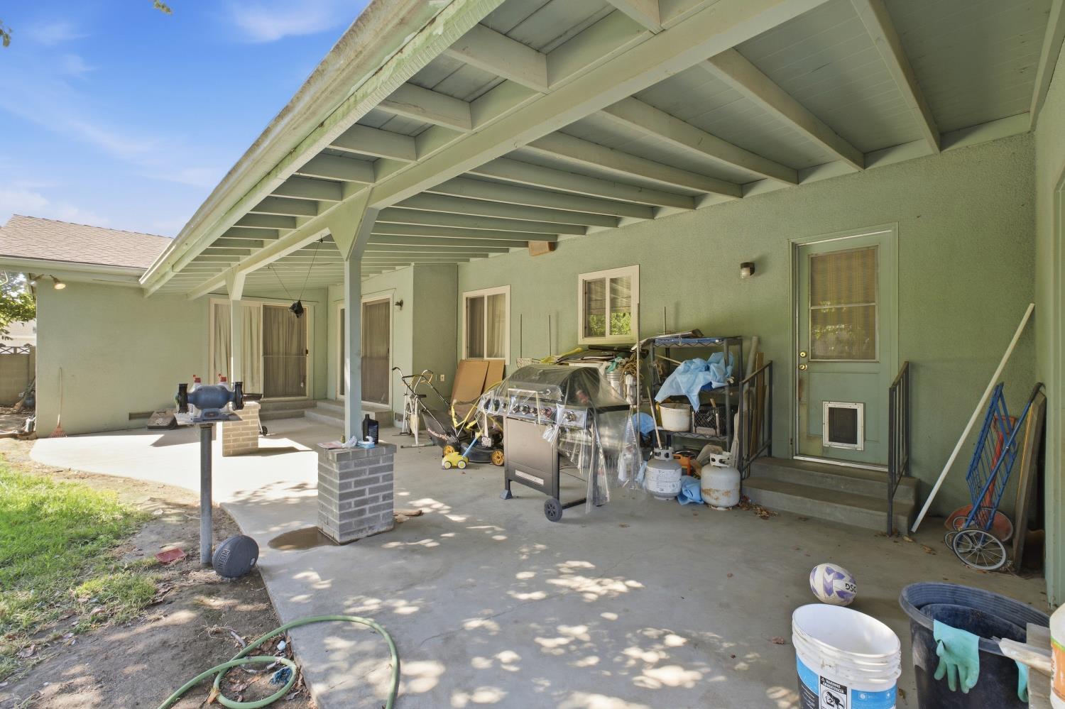 2513 Almond Ave, Sanger, CA 93657