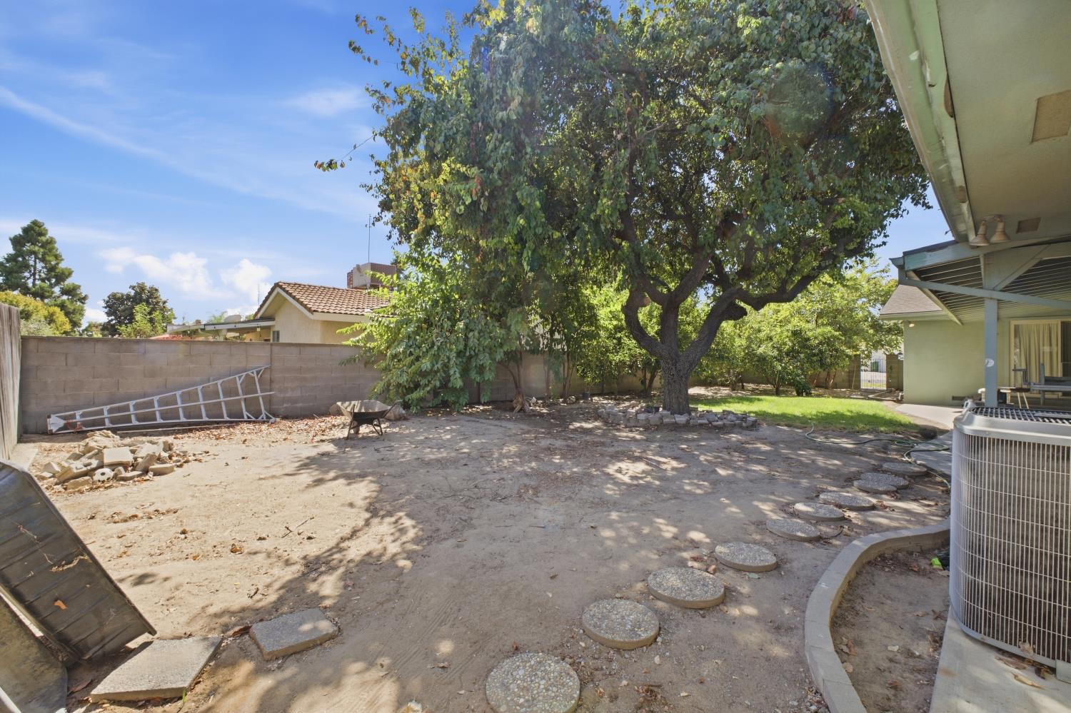 2513 Almond Ave, Sanger, CA 93657