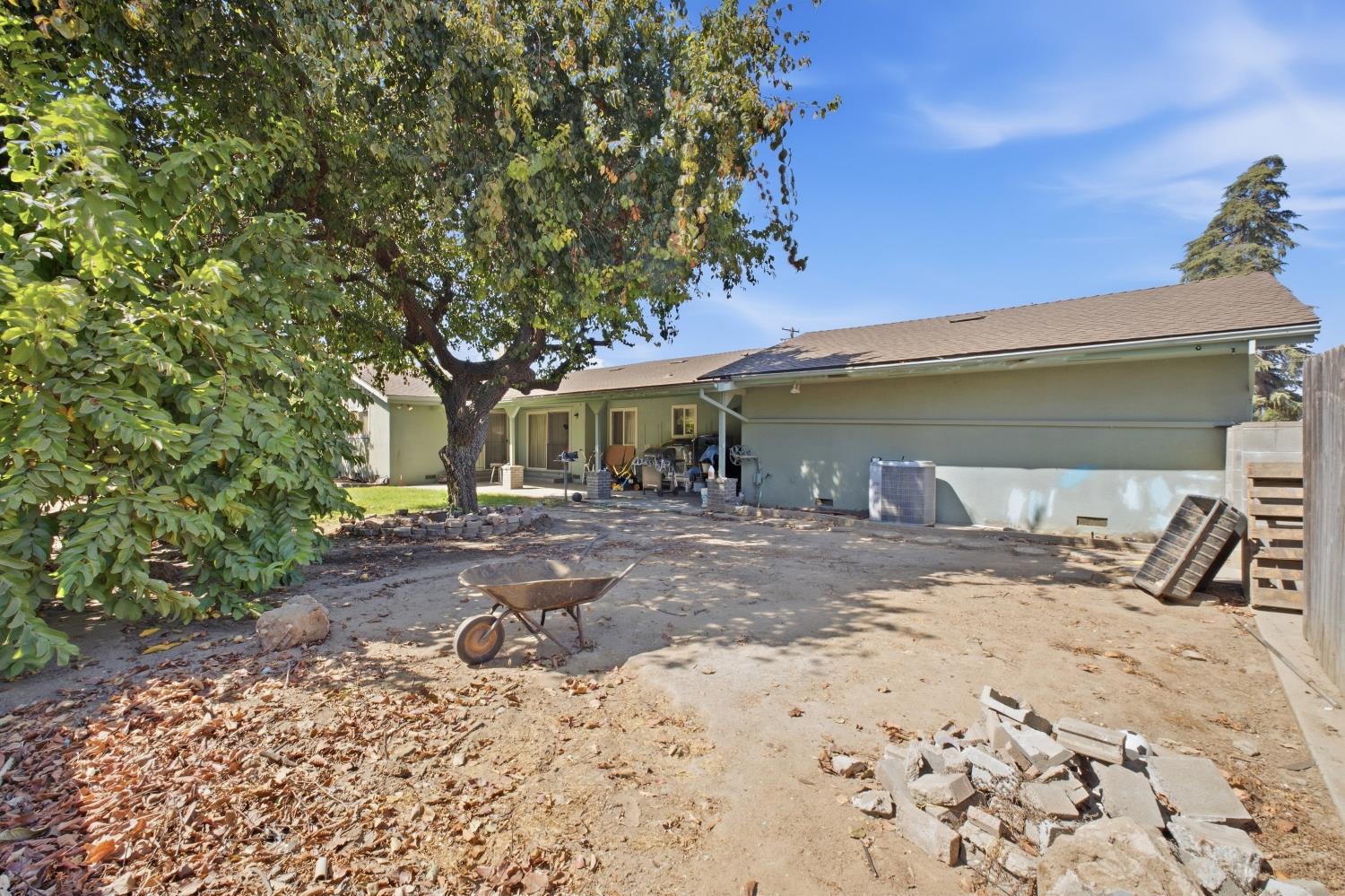 2513 Almond Ave, Sanger, CA 93657