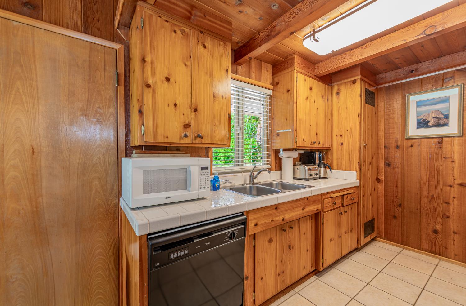8005 Cedar Cir, Wawona, CA 95389