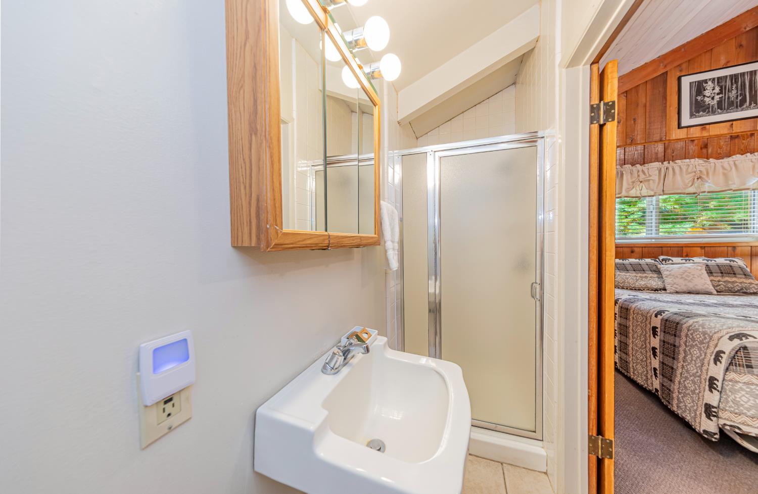 8005 Cedar Cir, Wawona, CA 95389