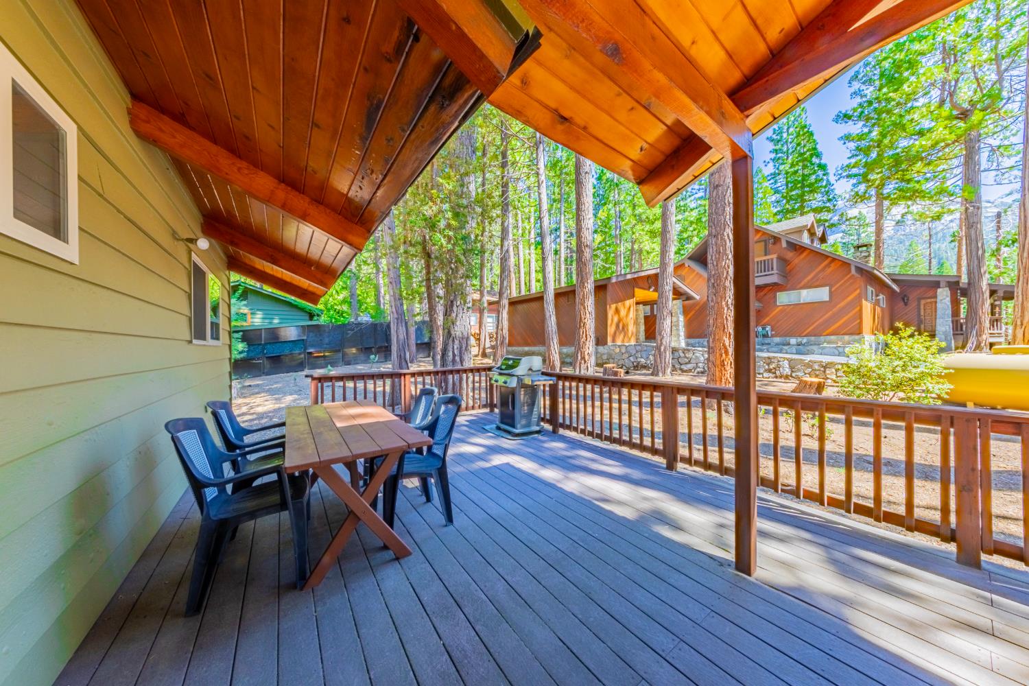 8005 Cedar Cir, Wawona, CA 95389