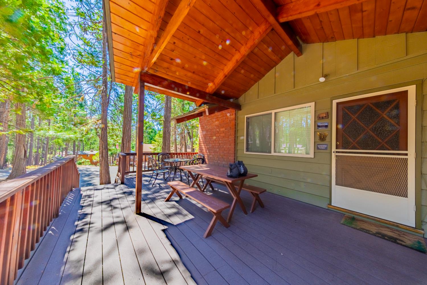 8005 Cedar Cir, Wawona, CA 95389
